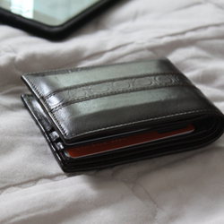 SLEEK LEATHER WALLET